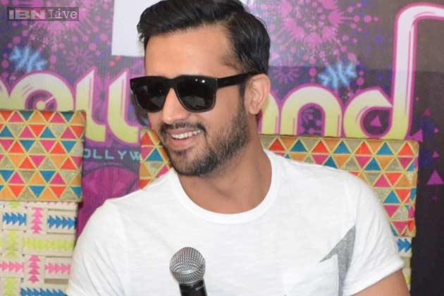 Pakistani Singer Atif Aslam Will Debut In Bollywood Movie