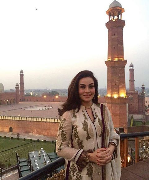 Sadia Iman Outside The Badshahi Mosque