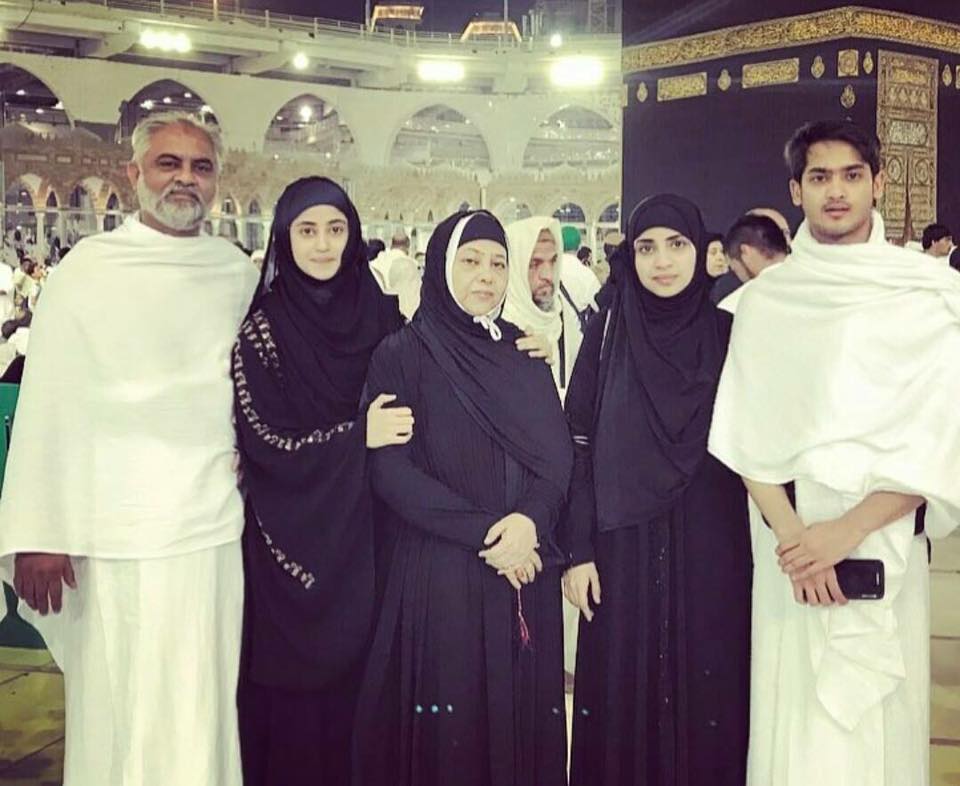 Sajal Ali Performing Umrah With Family