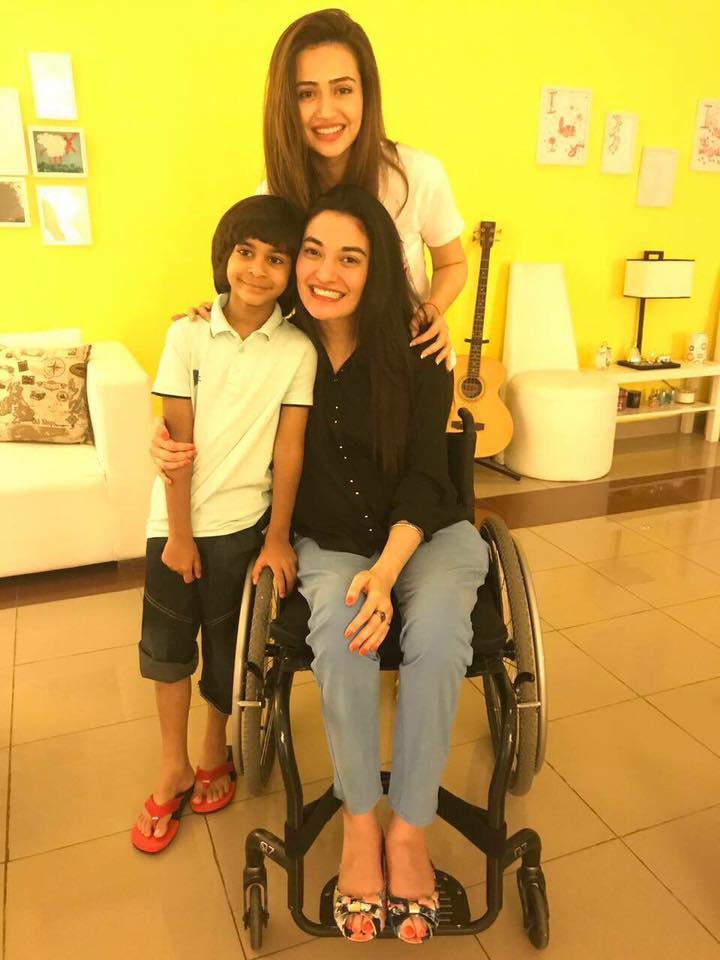 Sana Jawed Along With Muniba Mazari & Nael