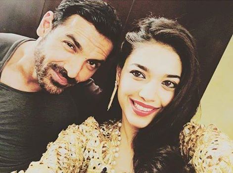 Sanam Jung with John Abraham in Dubai for her show
