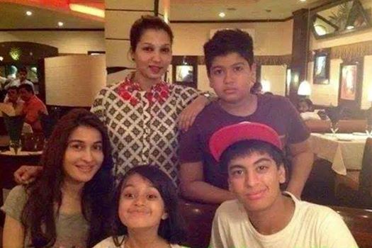 Shaista Lodhi With Her Family