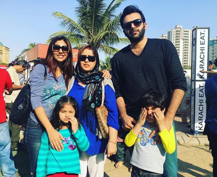 Sunita Marshall With Her Family At Karachi Eat Festival - Arts ...