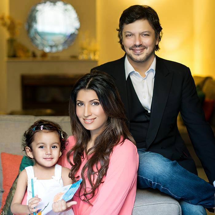 Vaneeza Ahmed with Huaband And Daughter