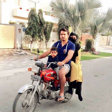 Veena Malik Spotted on lahore street enjoying bike ride