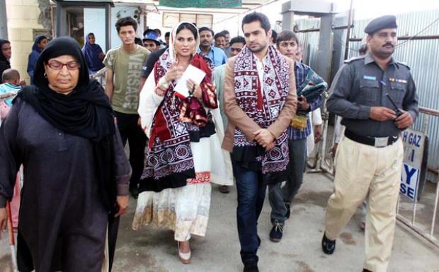 Veena Malik With Her Husband Visit To Shrine of Hazrat Abdullah