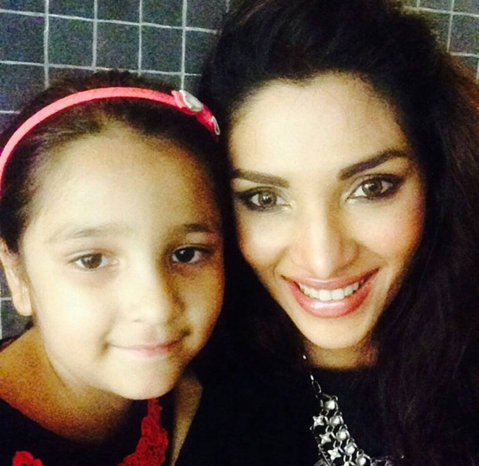 Zhalay Sarhadi With Her Daughter