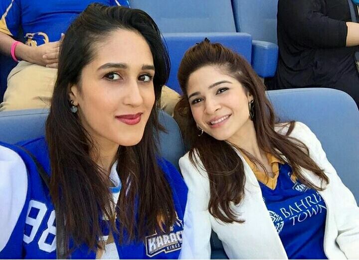 ‎Mira Sethi‬ ‪& ‎Ayesha Omer‬ ‪Supporting Karachi Kings