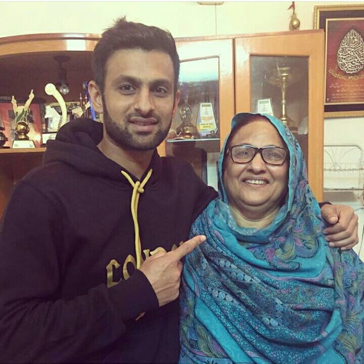 ‎Shoaib Malik‬ with his Mother - Cricket Images & Photos