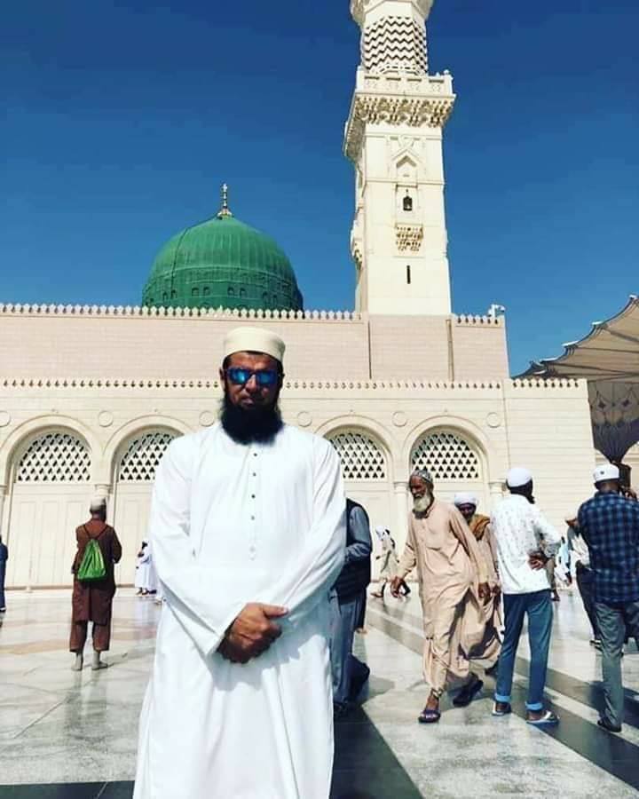 Aleem Dar Performing Umrah