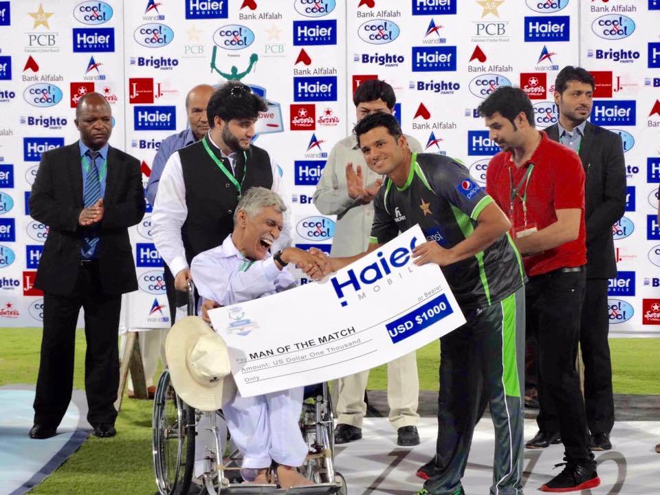 Azhar Ali Recives Man Of The Match Pak vs Zim 2nd ODI