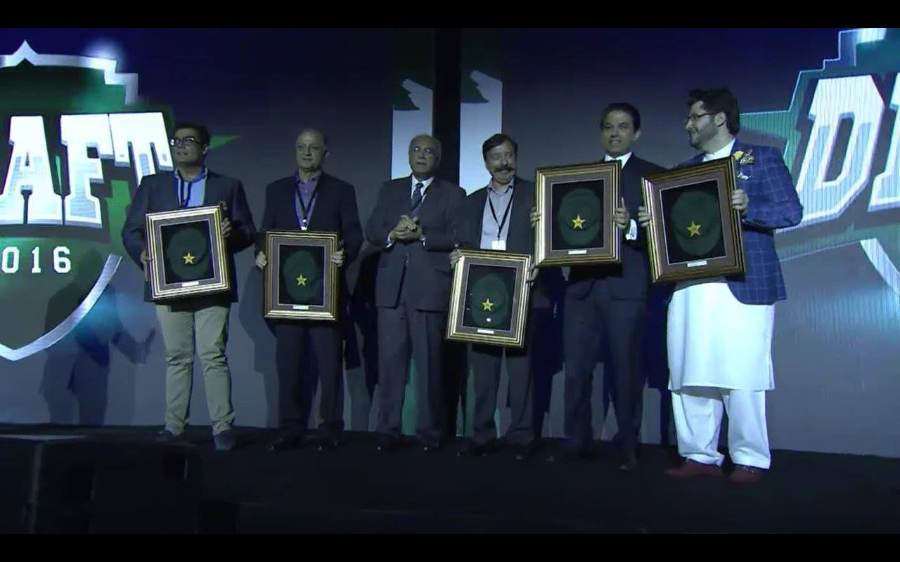Baggy Pakistan Green Caps Presented To All Franchise Owners At The PSL Draft