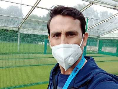 Batting Coach Younis Khan Following PCB's And ECB's Guidelines While Entering Worcestershire Cricket Ground