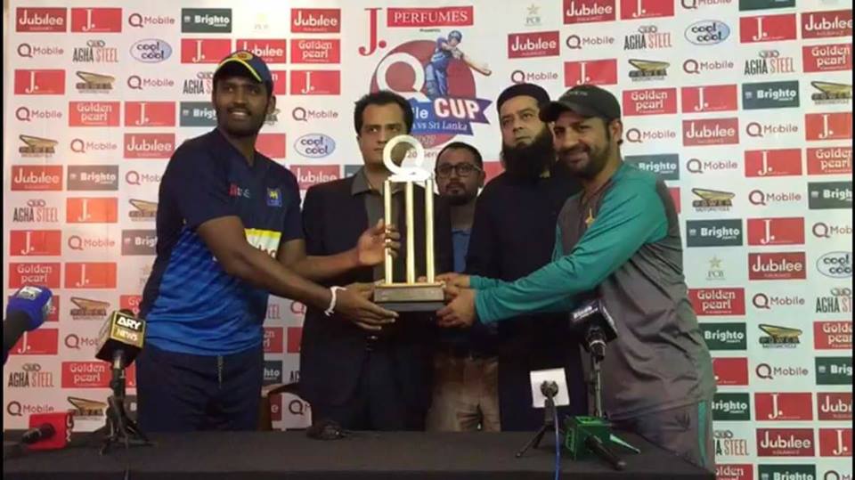 Captains Of Pak & SL Pose With The Trophy Of T20I Series