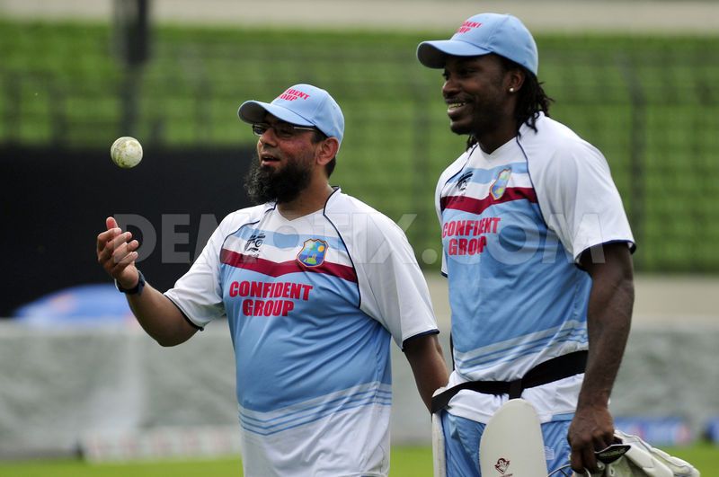 Chris Gayle With Saqlain Mushtaq