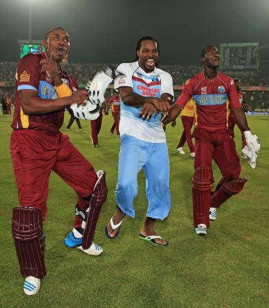 Chris gayle, Darren Sammy and Dwayne Bravo Break Dance