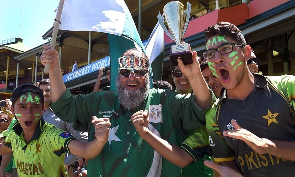 Crazy Fans Of Pakistani Cricket Team