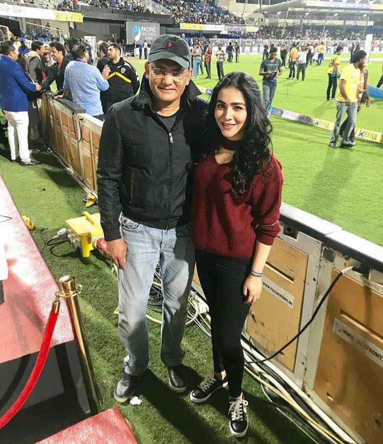 Humaima Malick With Muhammad Azharuddin At The T10 Cricket League