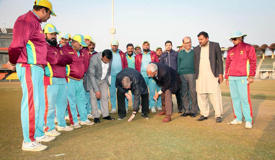 ICC Pitch Consultant Andy Atkinson Chats With Gaddafi Stadium, Lahore Ground Staff