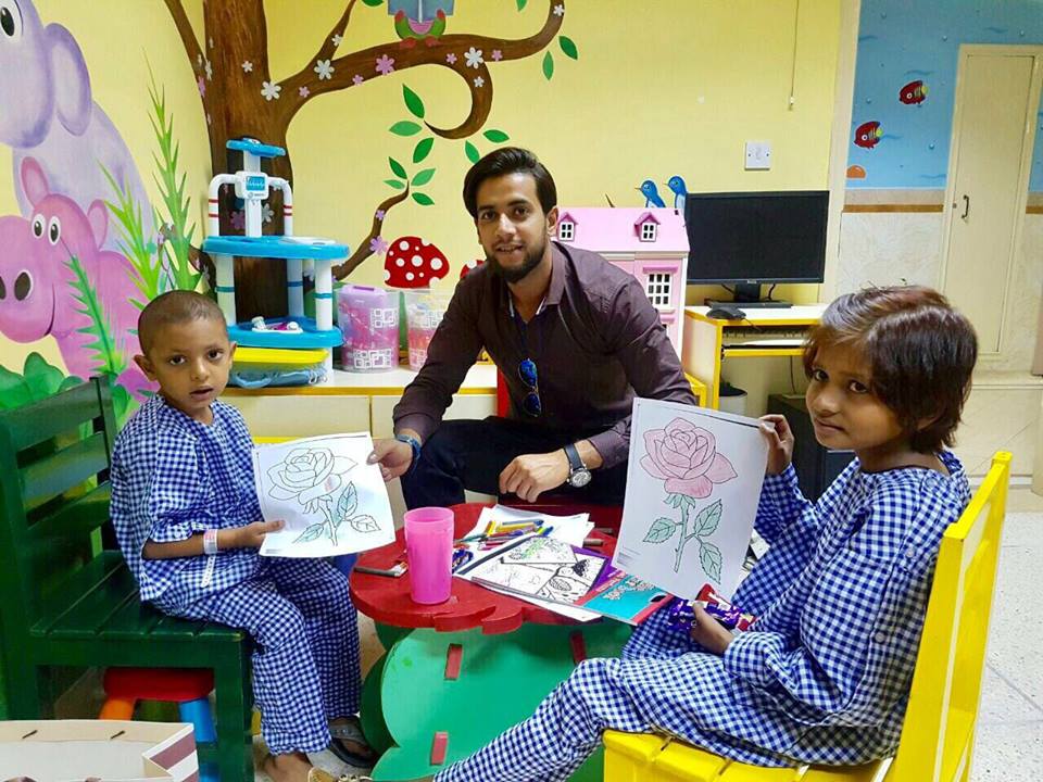 Imad Wasim Visited The Kids At Shaukat Khanum Hospital