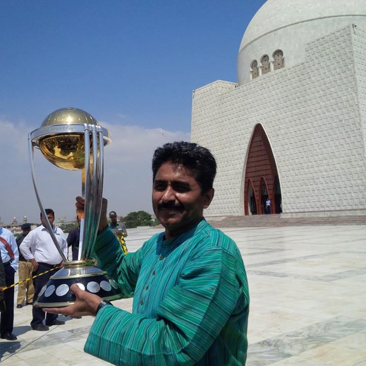 Javed Miandad Poses With The World Cup Trophy in Karachi