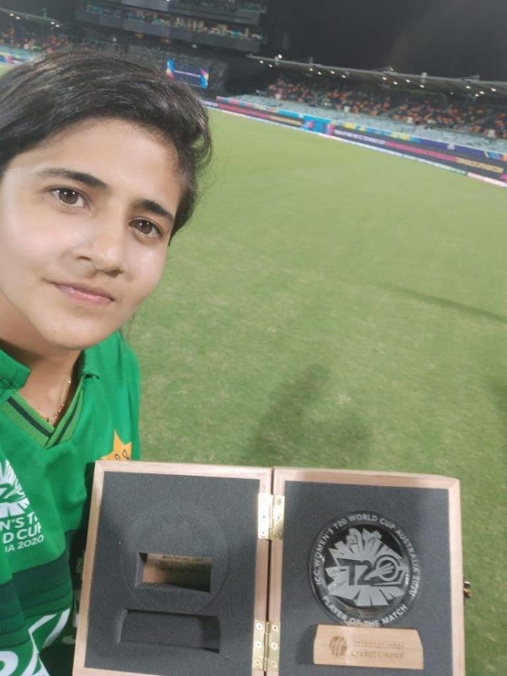 Javeria Khan Gets Player Of The Match Award