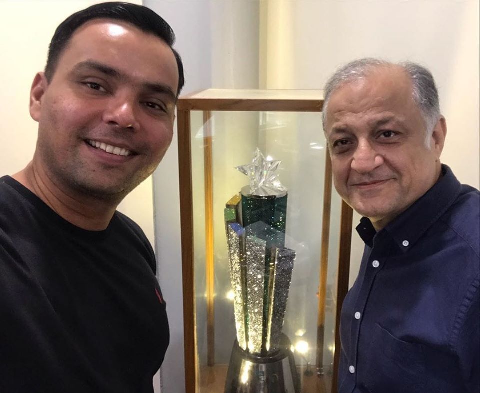 Khurram Manzoor Has Moment With PSL 2019 Trophy And Team Owner Nadeem Omar