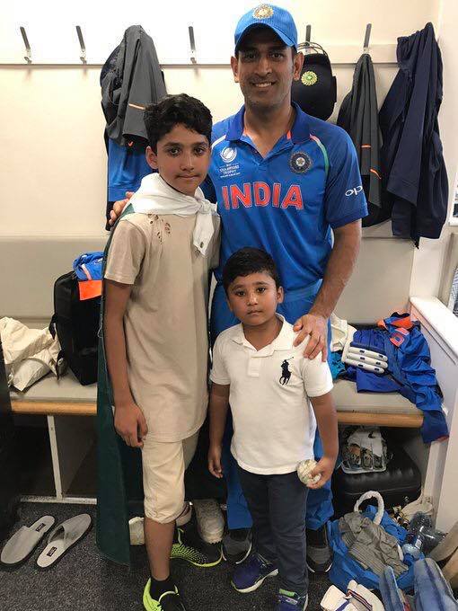 Kids of Azhar Ali with MS Dhoni