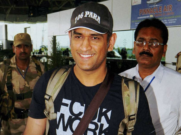 MS Dhoni Did Parachute Jump From 1250 Feet