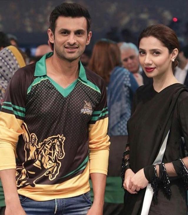 mahira khan clicked with shoaib malik at psl 3 draft event