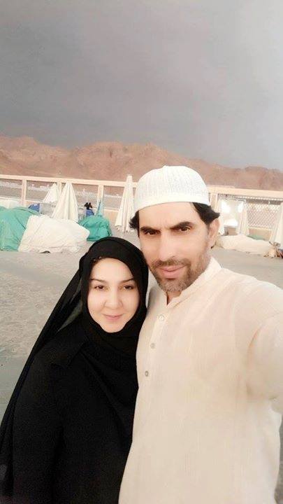 Misbah and his wife in madina