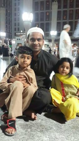 Mohammad Hafeez With His Kids On Umrah
