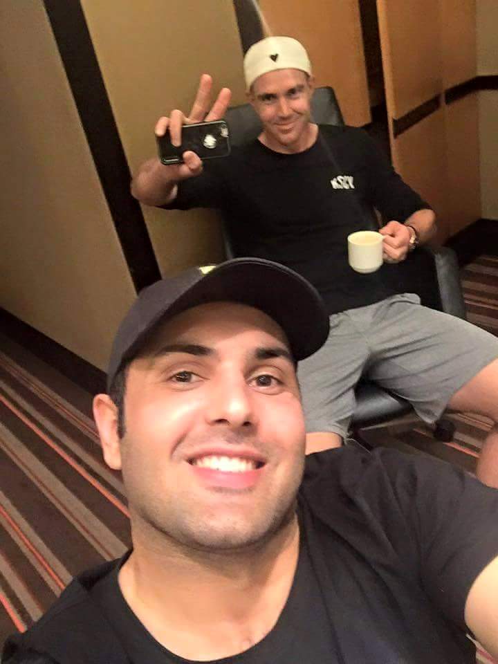 Mohammad Nabi clicks a selfie with the boss, KP