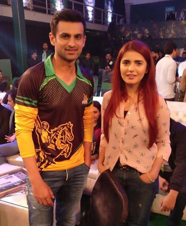 Momina Mustehsan Clicked With Shoaib Malik At PSL 3 Draft Event