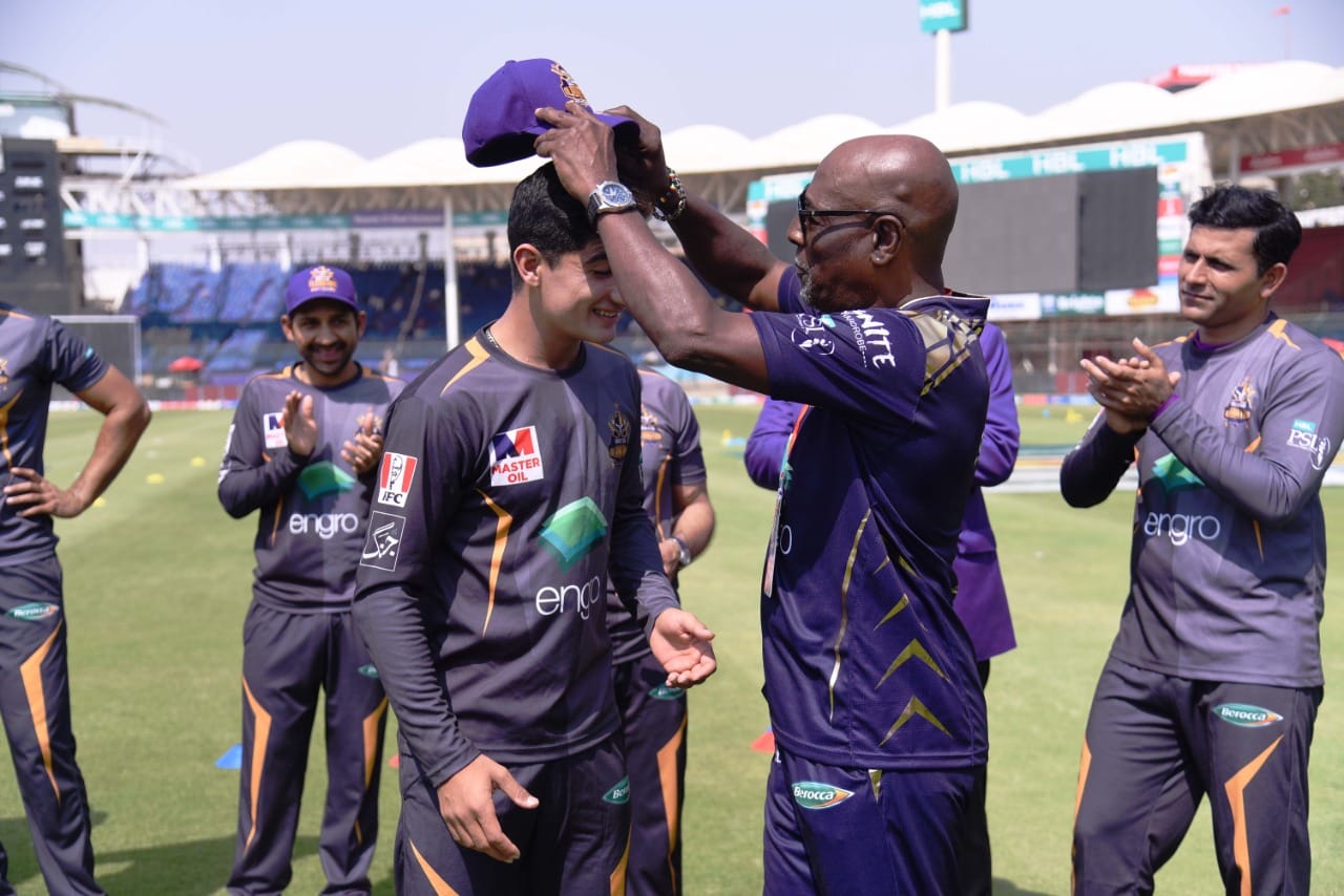 Naseem Shah Received Debut Cap Of Gladiators From Sir Viv Richards