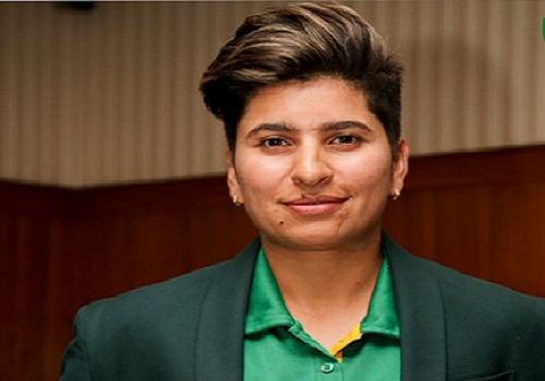 Nida Dar Enters In Top Ten Women's Allrounder In ICC Cricket Ratings