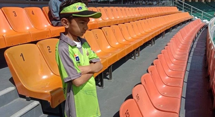 Only Person In Stadium Supporting Lahore Qalandars For Yesterday Match