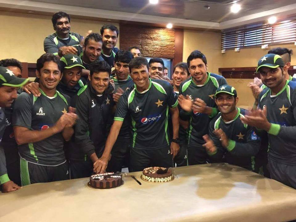 Pakistan Cricket Team Celebrate Younis And Azhar 100