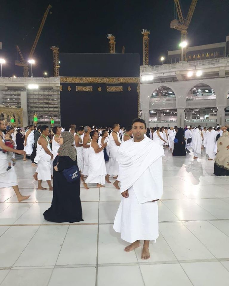 Pakistan Cricket Team Player Sami Aslam Performing Umrah