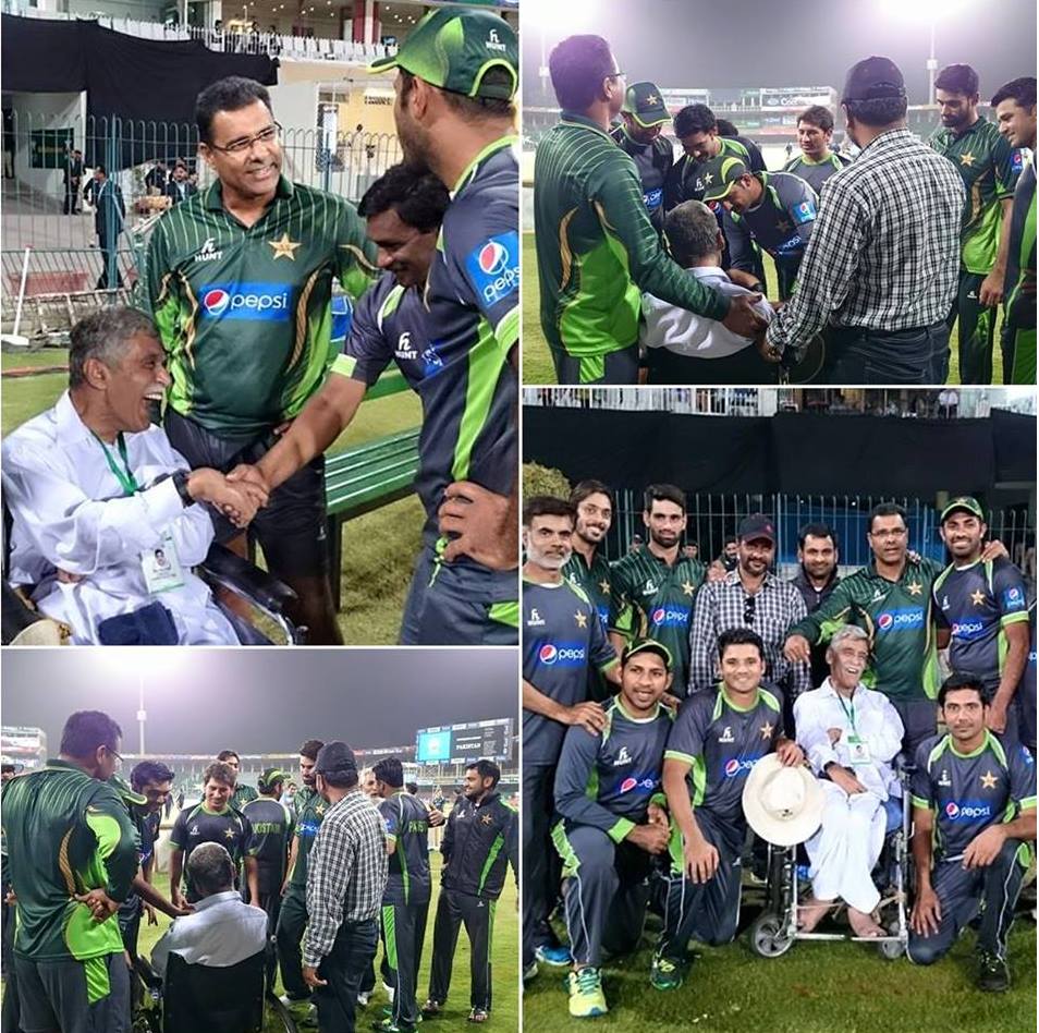 Pakistan Team Picture With Special Fan