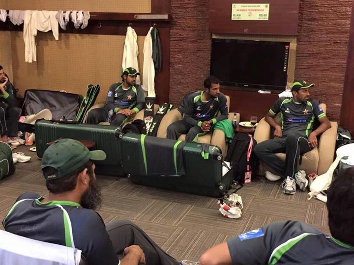 Pakistan Team Talk After Second Test Day 2