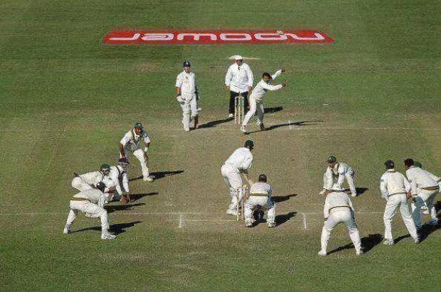 Pakistani Bowler Saqlain Mushtaq Attacking Field