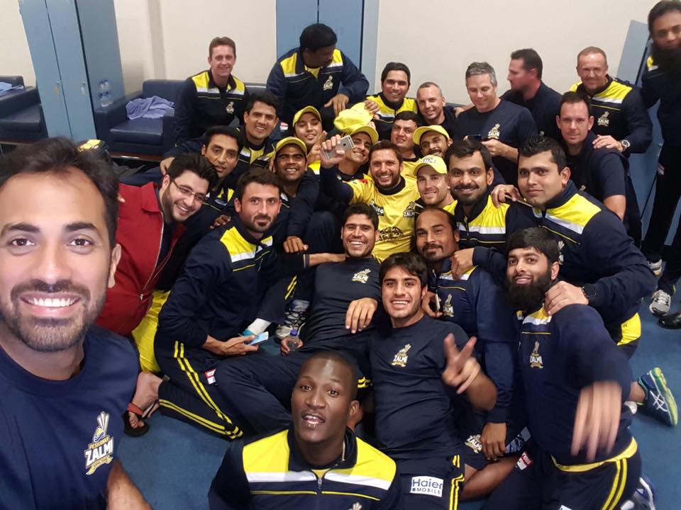 Peshawar Zalmi's Players With Coaching Staffs And Management