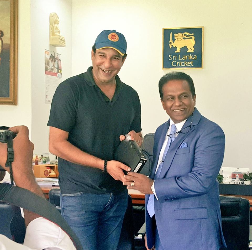 President Of Sri Lanka Cricket Presenting Token Of Appreciation To Wasim