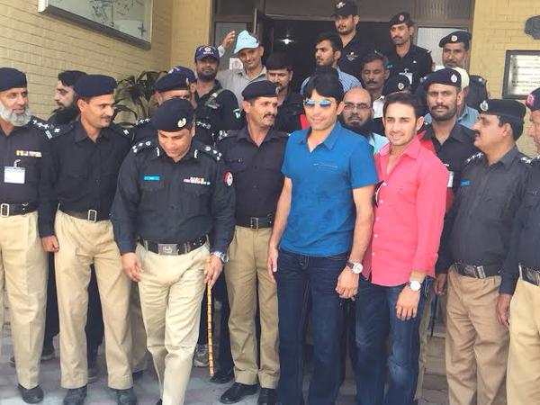 Saeed Ajmal and Misbah with Police Officers in Islamabad