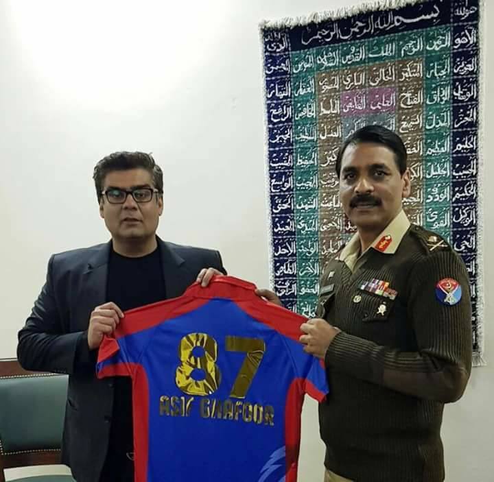 Salman Iqbal Presenting KK Jersey To DG ISPR