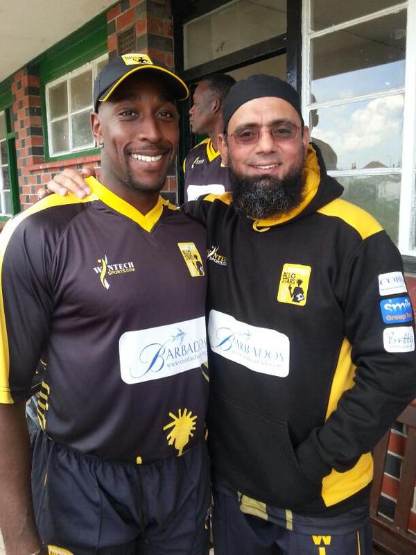 Saqlain Mushtaq Photo With Michael Alexander Carberry