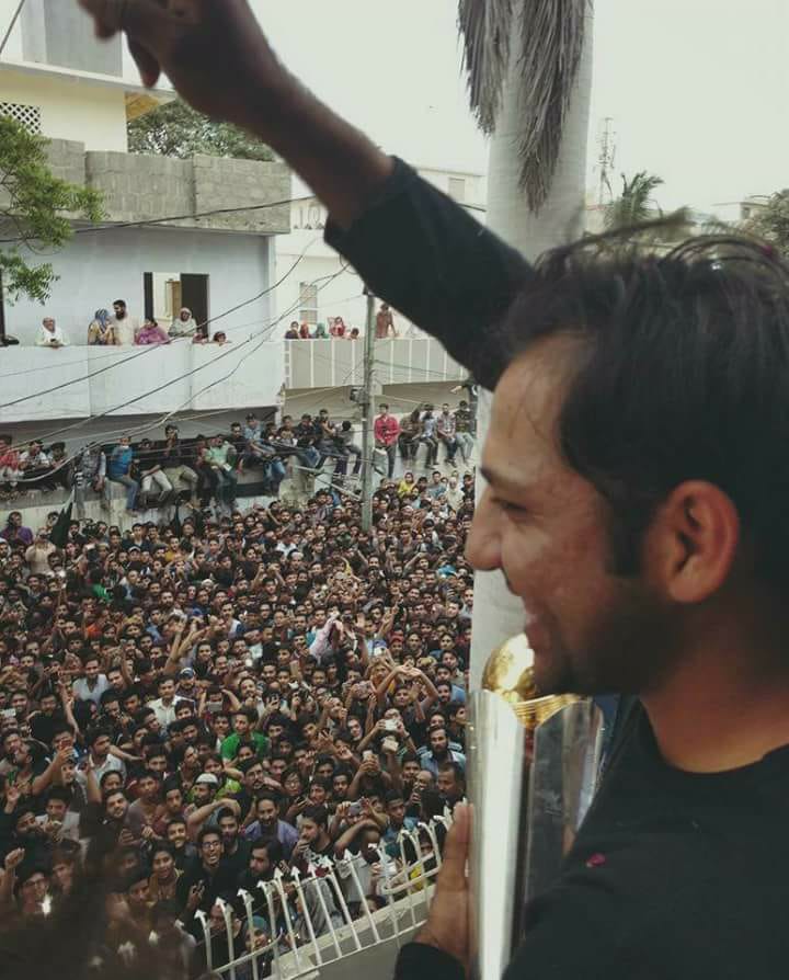 Sarfaraz Ahmed Lifting Trophy At His Residence In Karachi