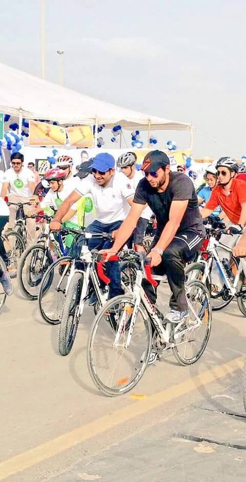 Shahid Afridi And Sarfraz Ride For A Cause On Seaview