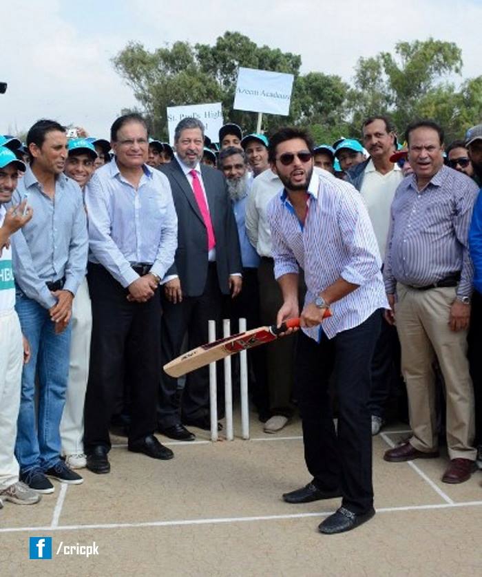 Shahid Afridi At Launch Of HBL Inter School Cricket Tournament 2014